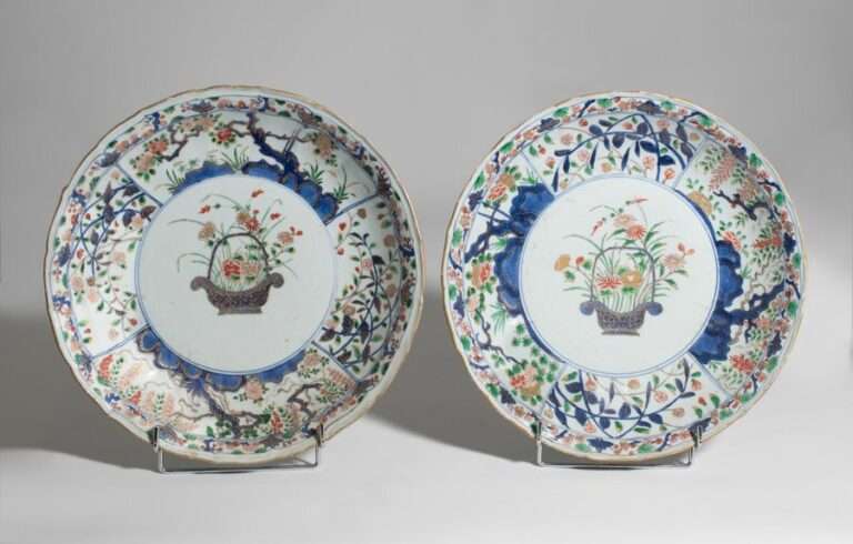 Paire de plats Kangxi en porcelaine